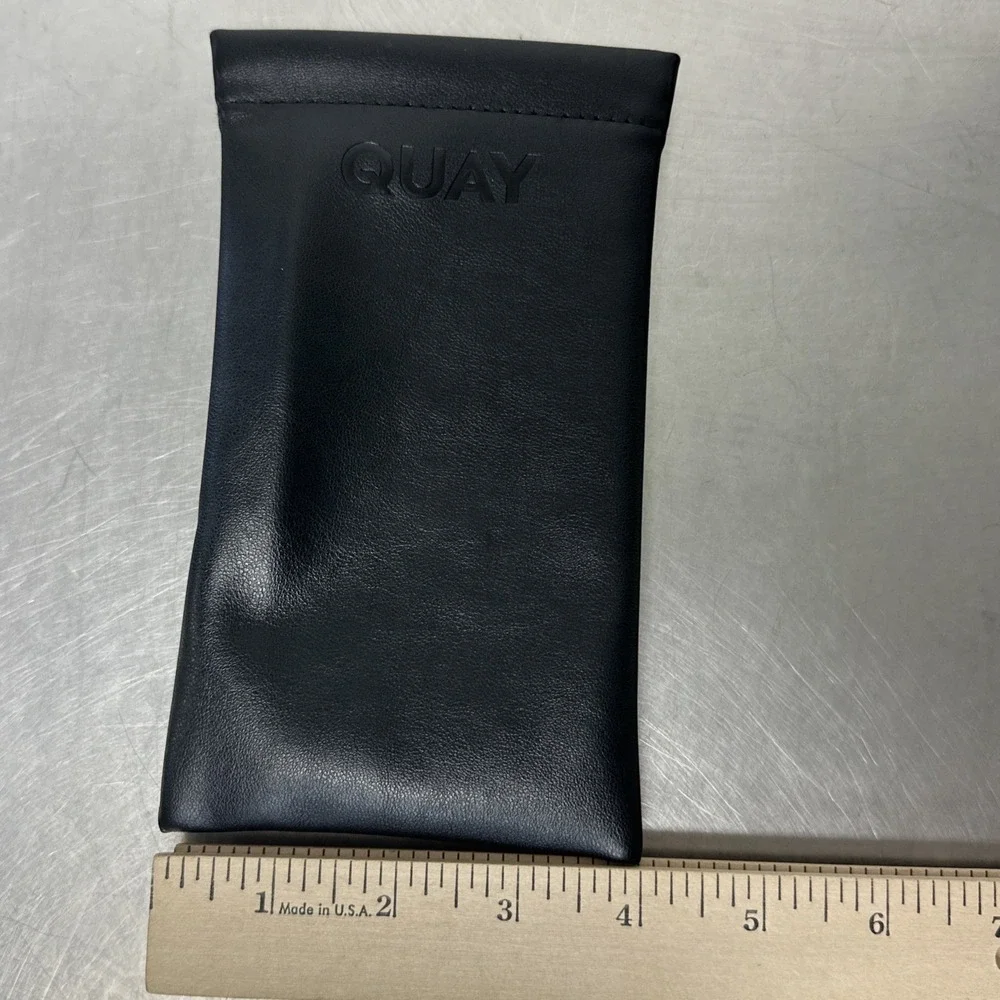 Quay Australia Sunglass Case Squeeze Pouch Cleaning Cloth Black Leather - Picture 7 of 9